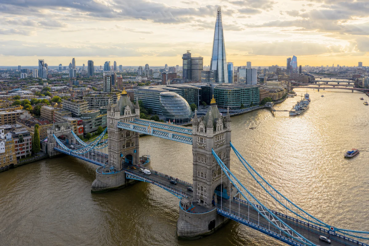 Aerial travel view of United Kingdom, illustrating Do UK Transit Days Count for the Statutory Residence Test?.